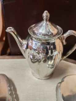 Ensemble petit déjeuner à thé ou café en porcelaine