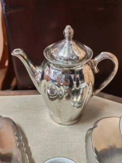 Ensemble petit déjeuner à thé ou café en porcelaine