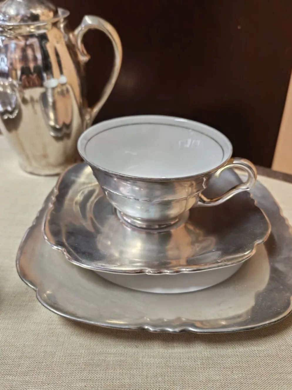 Ensemble petit déjeuner à thé ou café en porcelaine