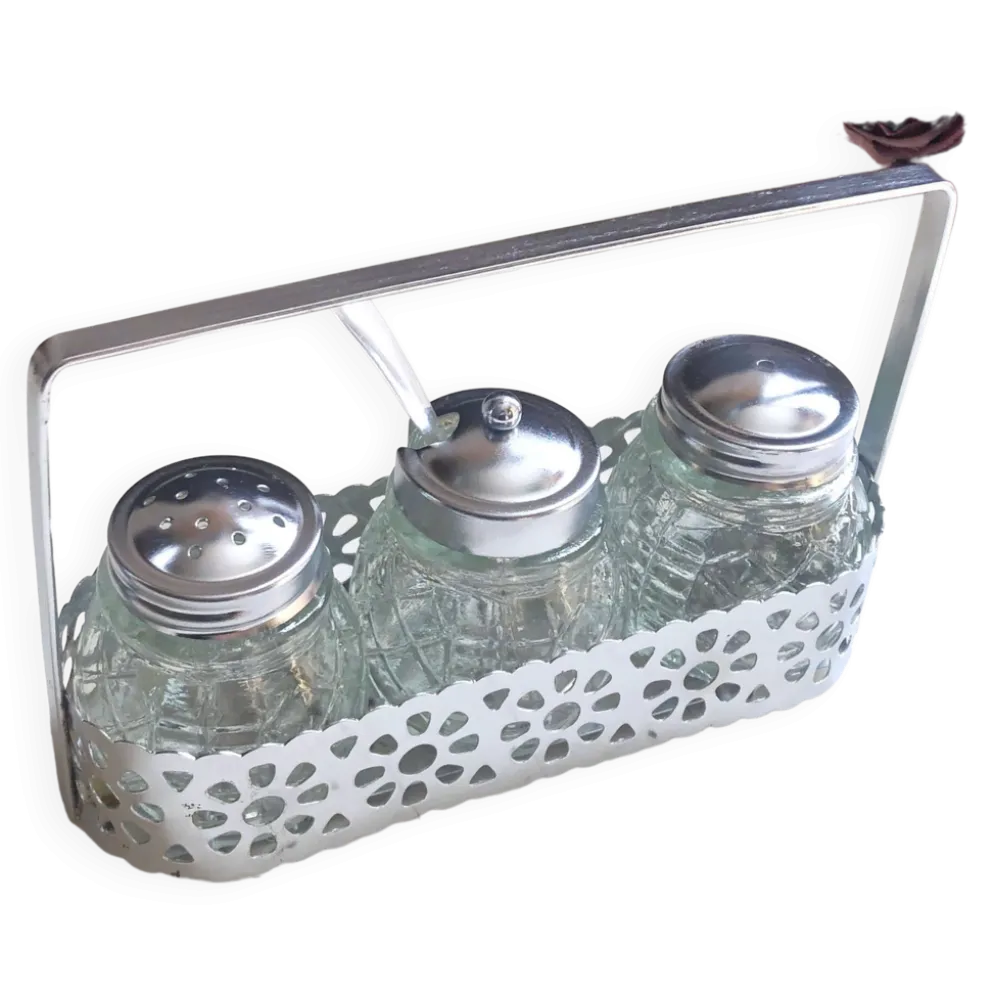 Ensemble 4 pièces salière poivrier moutardier avec cuillère dans panier inox