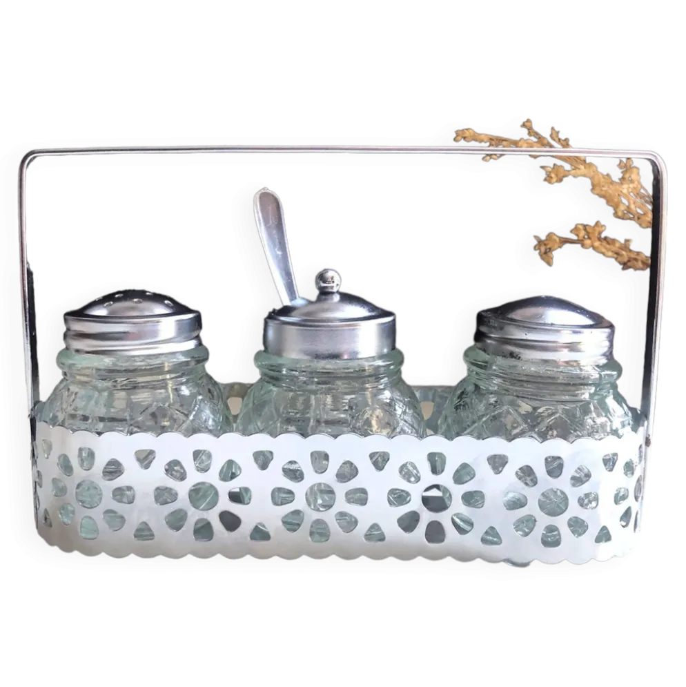 Ensemble 4 pièces salière poivrier moutardier avec cuillère dans panier inox