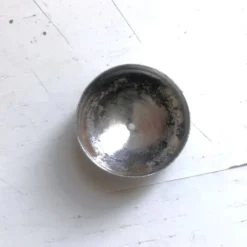 Ensemble 4 pièces salière poivrier moutardier avec cuillère dans panier inox