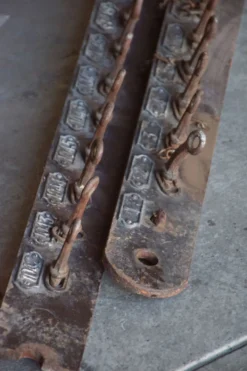 Ensemble portants de vestiaire de mine salle des pendus 1900’
