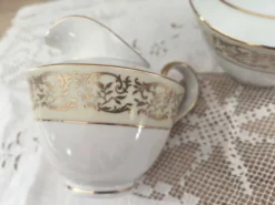 Ensemble pot à lait et crémier en porcelaine de Limoges