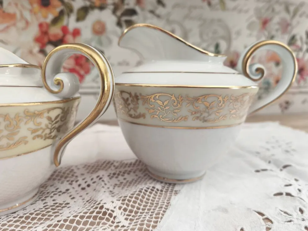 Ensemble pot à lait et crémier en porcelaine de Limoges