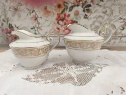 Ensemble pot à lait et crémier en porcelaine de Limoges