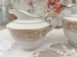 Ensemble pot à lait et crémier en porcelaine de Limoges