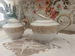 Ensemble pot à lait et crémier en porcelaine de Limoges