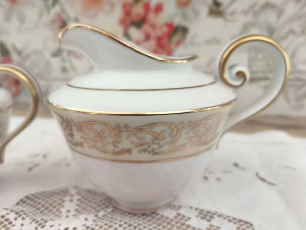 Ensemble pot à lait et crémier en porcelaine de Limoges