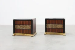 Ensemble rare de tables de chevet par Luciano Frigerio 'Desirè' avec relief en laiton, Ita