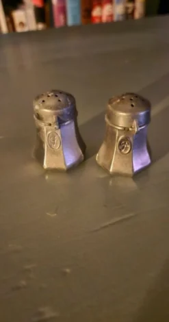 Ensemble saliére et poivrière Etains de France