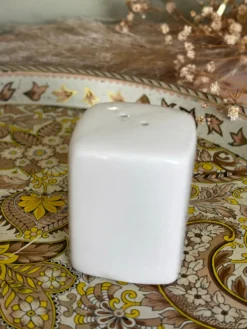 Ensemble salière poivrière blanches Geneviève Lethu