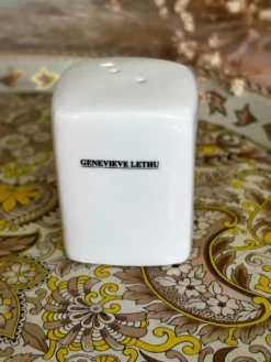 Ensemble salière poivrière blanches Geneviève Lethu