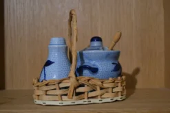 Ensemble salière poivrière en grès bleu d'Alsace.