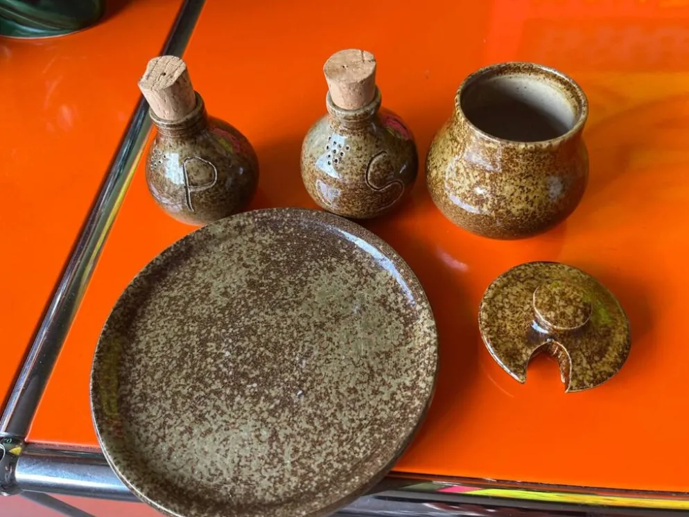 Ensemble salière poivrière et moutardier grès