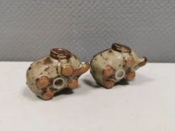 Ensemble sel et poivre danois en céramique formant des éléphants pour Søholm, années 1970-80
