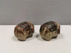 Ensemble sel et poivre danois en céramique formant des éléphants pour Søholm, années 1970-80