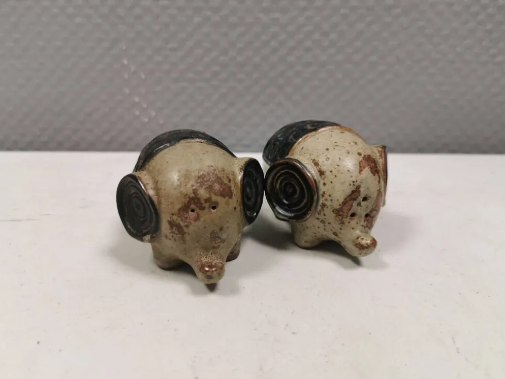 Ensemble sel et poivre danois en céramique formant des éléphants pour Søholm, années 1970-80