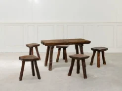 Ensemble table basse et tabourets brutaliste en pin noirci 1960