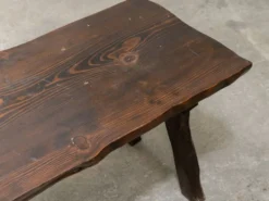 Ensemble table basse et tabourets brutaliste en pin noirci 1960