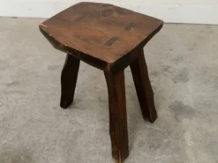 Ensemble table basse et tabourets brutaliste en pin noirci 1960