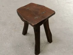 Ensemble table basse et tabourets brutaliste en pin noirci 1960