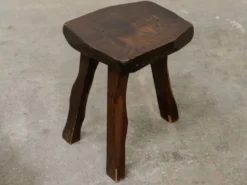 Ensemble table basse et tabourets brutaliste en pin noirci 1960
