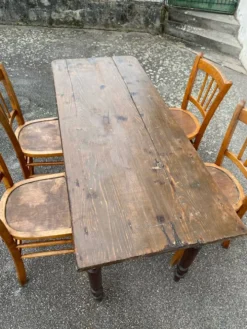 Ensemble table + chaises bistrot