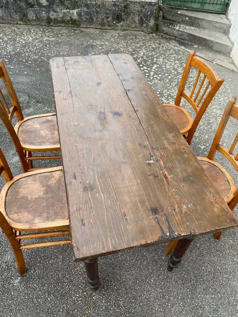 Ensemble table + chaises bistrot