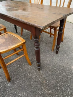 Ensemble table + chaises bistrot