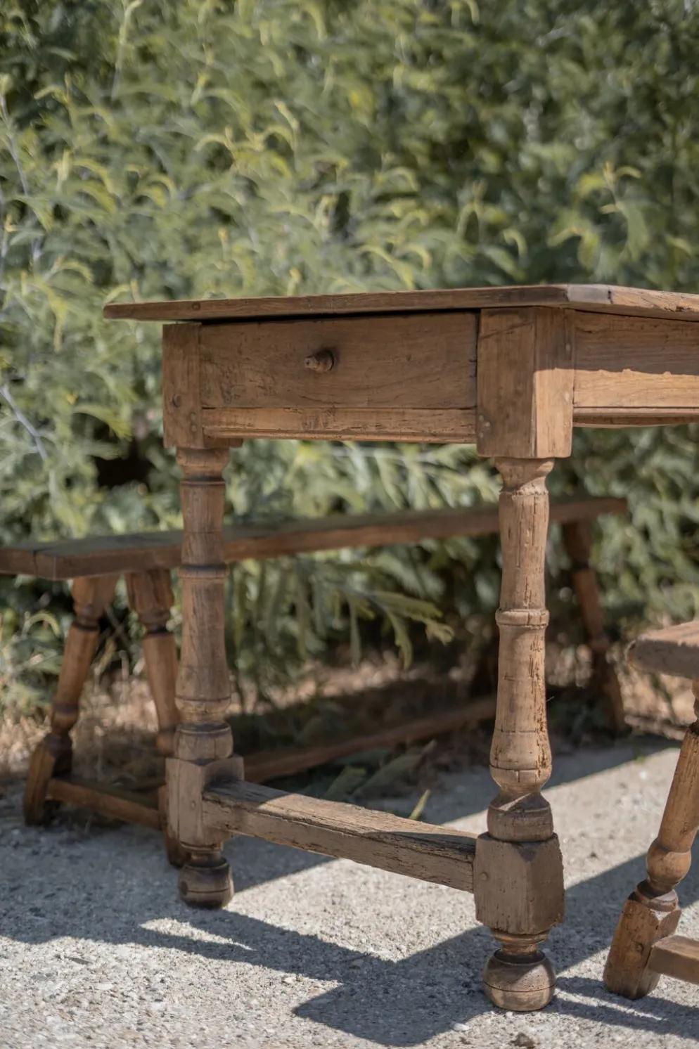 Ensemble table et bancs