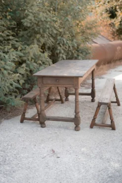 Ensemble table et bancs