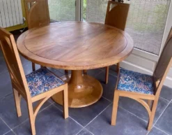 Ensemble table et chaise en orme desmarchelier
