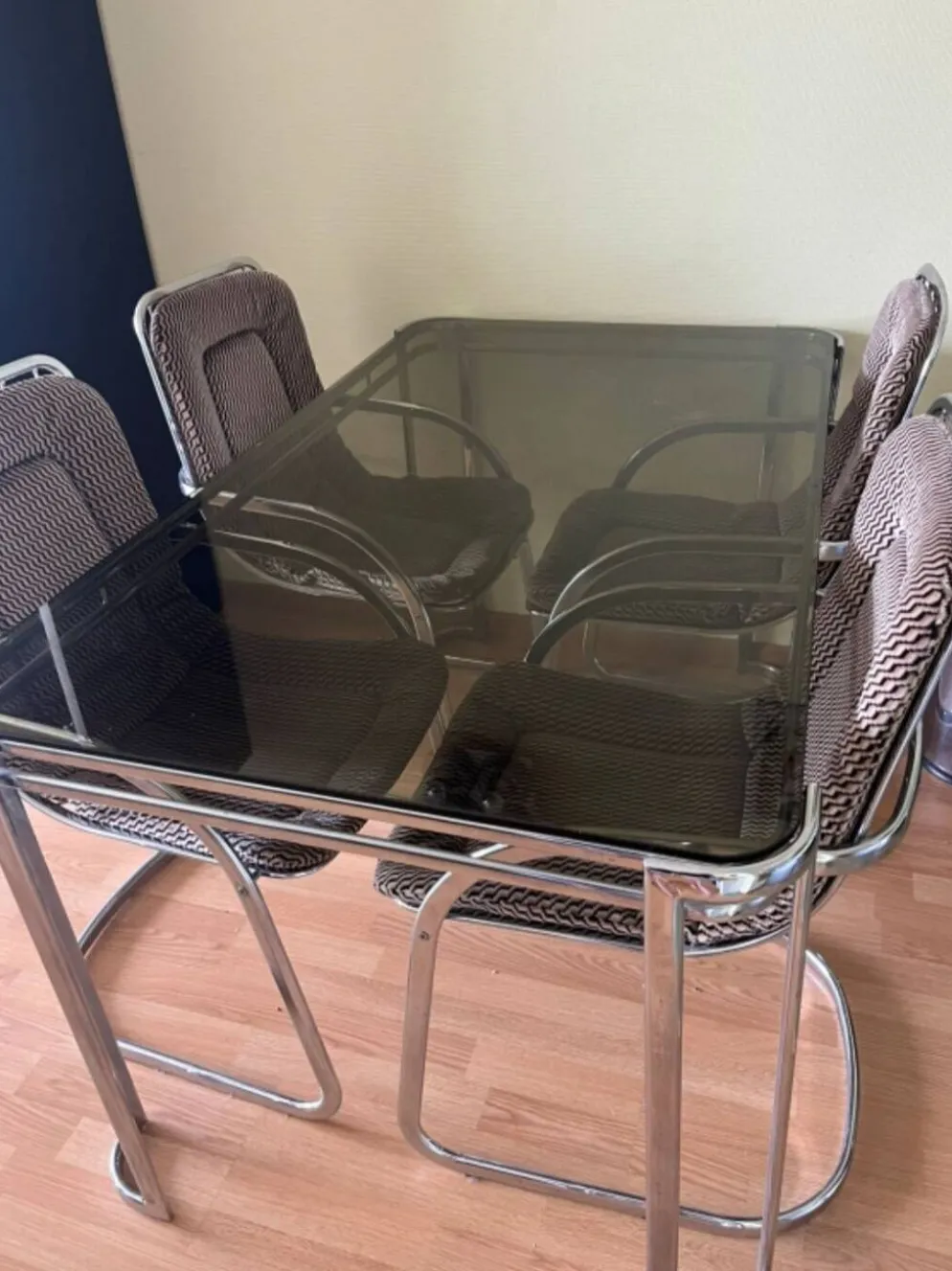 Ensemble table et chaises