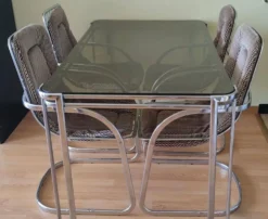 Ensemble table et chaises