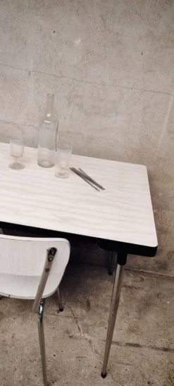 Ensemble table Formica et 2 chaises