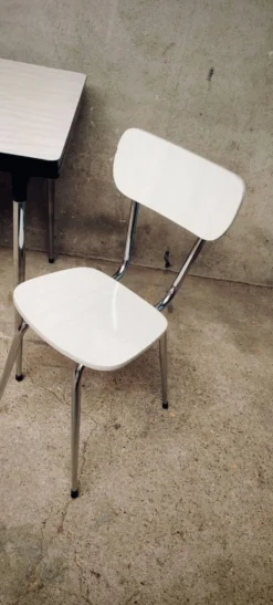 Ensemble table Formica et 2 chaises