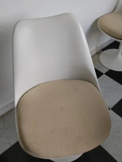 Ensemble Table ronde Knoll (marbre) et 4 chaises vintage - Années 70