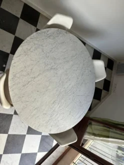 Ensemble Table ronde Knoll (marbre) et 4 chaises vintage - Années 70