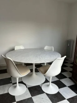 Ensemble Table ronde Knoll (marbre) et 4 chaises vintage - Années 70