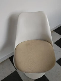 Ensemble Table ronde Knoll (marbre) et 4 chaises vintage - Années 70