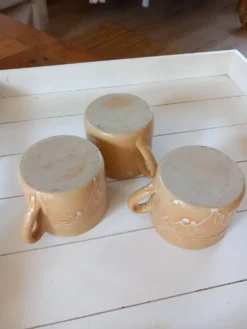Ensemble 3 tasses anciennes en grès