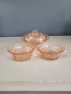 Ensemble 2 tasses + sucrier en verre rose