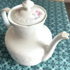 Ensemble à thé ancien en porcelaine de Limoges Chastagner, 3 pièces