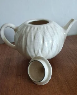 Ensemble à thé, faïencerie de Charolles par Jacques et Kira Molin. An