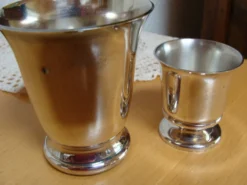 Ensemble timbale et coquetier en argenterie