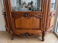 Ensemble vaisselier Louis XV en bois