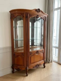 Ensemble vaisselier Louis XV en bois