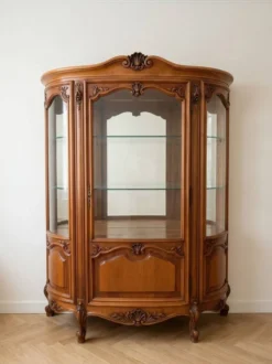 Ensemble vaisselier Louis XV en bois