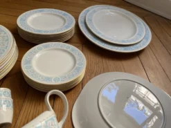 Ensemble vaisselle Royal Doulton & Co limited Hampton Court